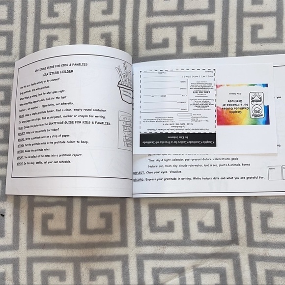 Book graphic gratitude guides for a practice of gratitude by Etta Johnson - Picture 5 of 5